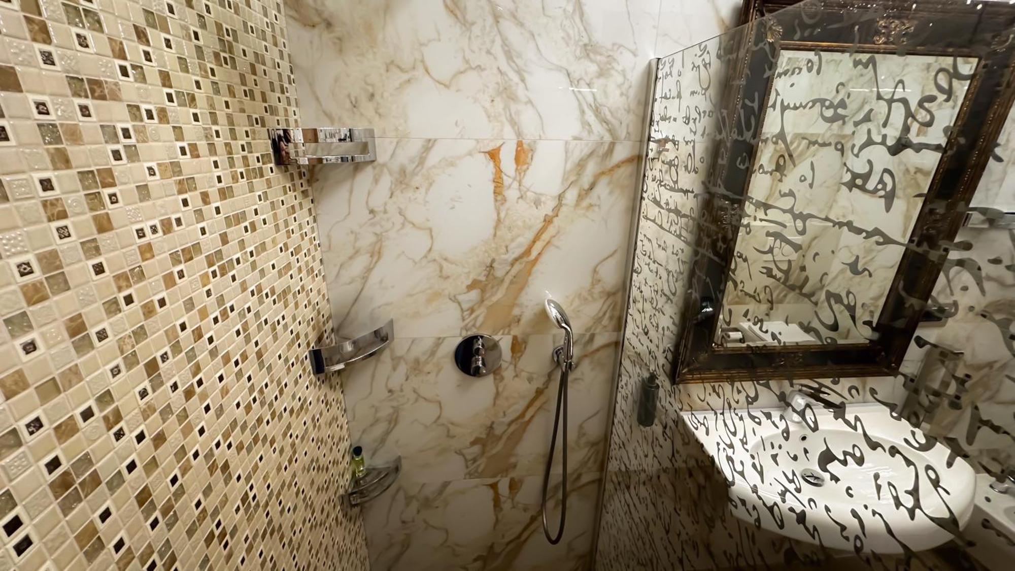 Therme Criss Balotesti Buitenkant foto